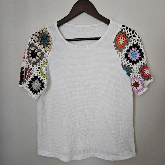 Emery Rose Top Blouse White Crochet Short Sleeves Colorful Cute Neutral - Picture 12 of 12